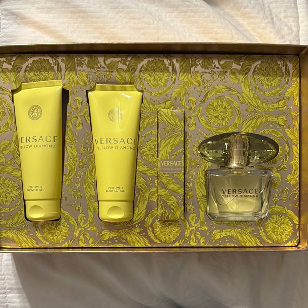 Versace Yellow Diamond Box - Picture 2 of 4